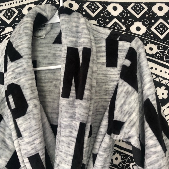 PINK Robe - Picture 2 of 5